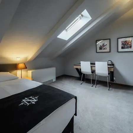 Hotel Noir