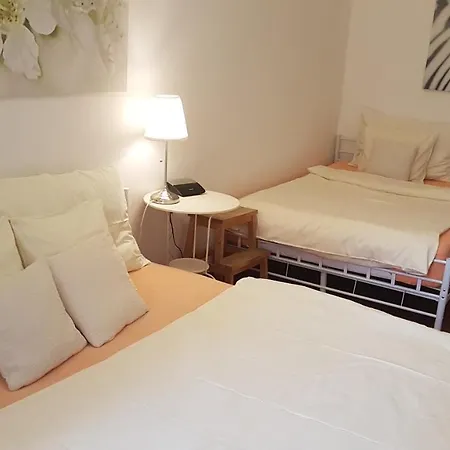 Family Flat 120m2, 2 Vinohrady Apartment
