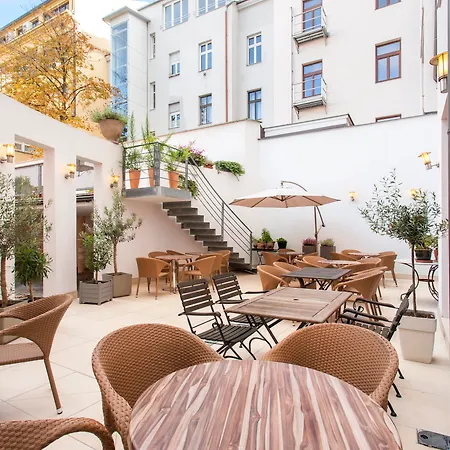 Carol Hotel 4*