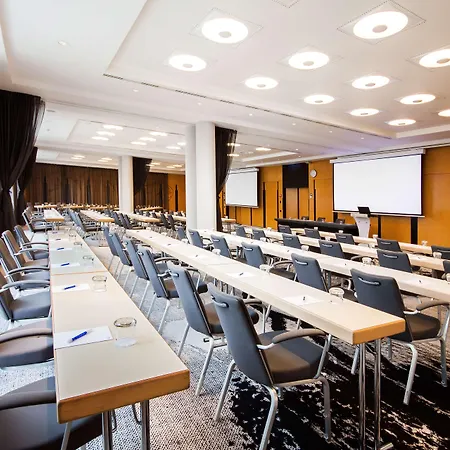 إن إتش سيتي 4* براغ