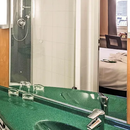 Ibis Old Town 3*