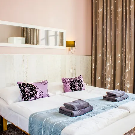 Отель Royal Court 3*