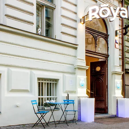 Отель Royal Court 3*