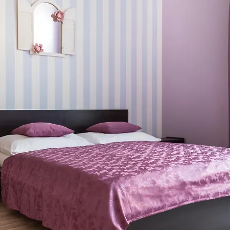 Hotel Royal Court Legerova 3*