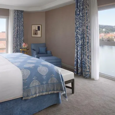 Four Seasons 5*