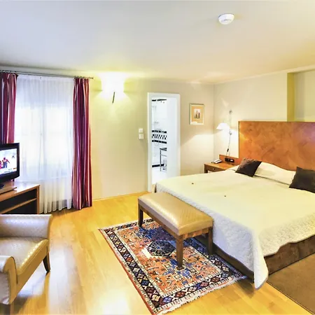 Hotel The Golden Wheel 4*