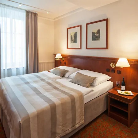 Ξενοδοχείο Adria 4*
