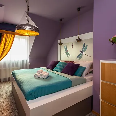 Lovely - Truhlarska Prag