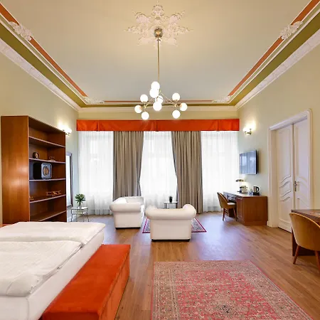 Garden Court Szálloda