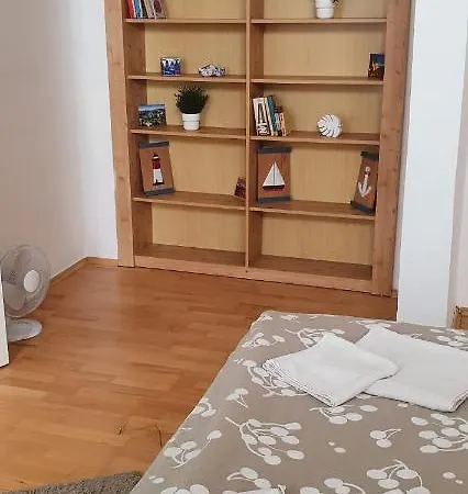 Old Town Apartment *