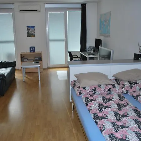Apartment Chotesovska With Parking Place Prague