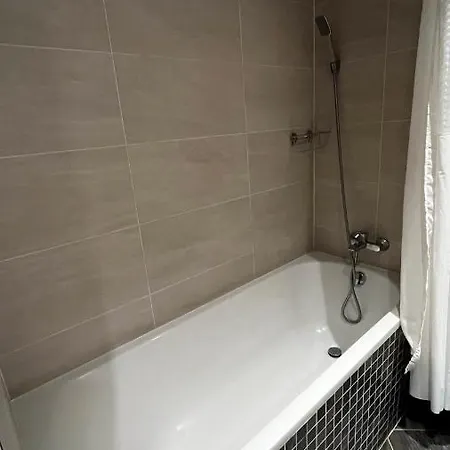 Garden Tower S Balkonem, Garaz Apartament *