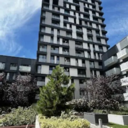 Garden Tower S Balkonem, Garaz Apartament *