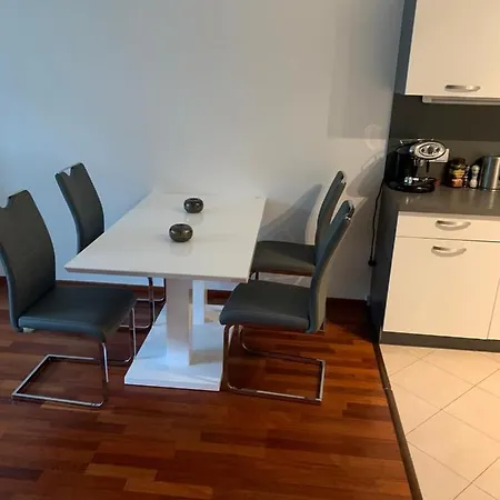 Apartament Garden Tower S Balkonem, Garaz Praga