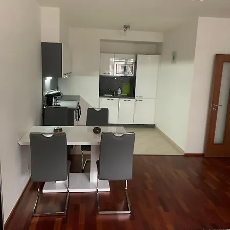 Apartament Garden Tower S Balkonem, Garaz Praga