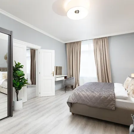 Luxury 150m2 On Wencelas Square With Private Garage Prague