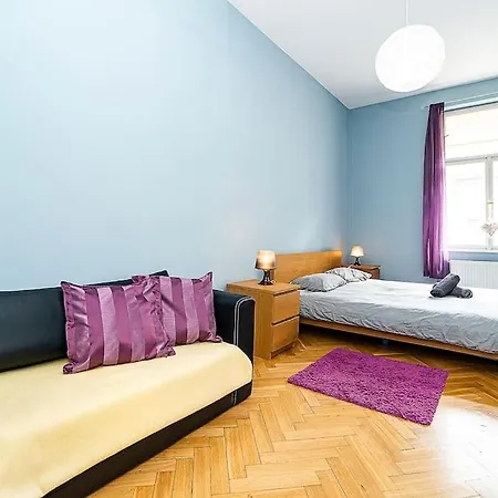 Cozy And Sunny In Uptown Apartmán