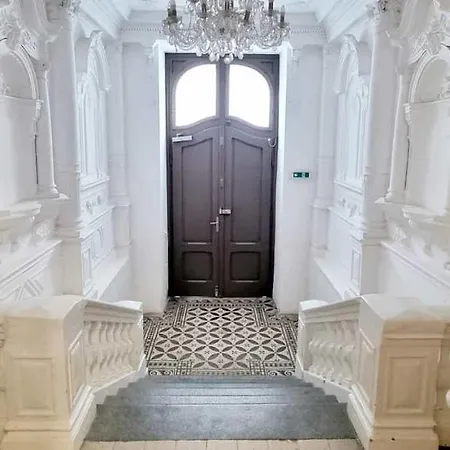 Amazing Flat With Garden, Vinohrady Near Center Apartment