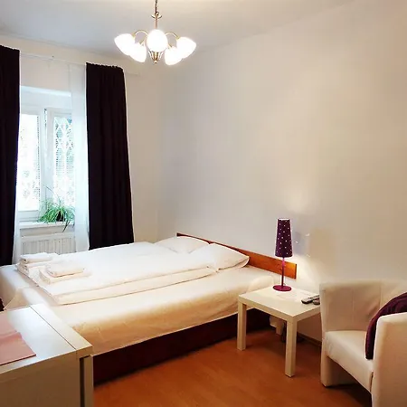 Nika Konukevi Prag