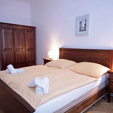 Leo Old Town Apartment *