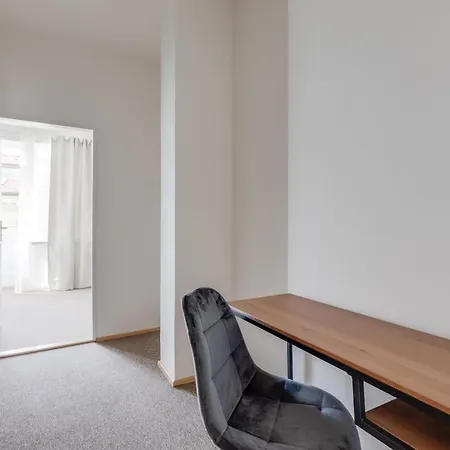 Riben House Aparthotel
