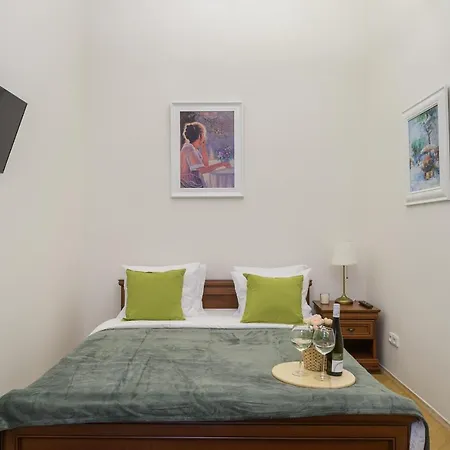 Apartment Superior Near Dlouha Street *