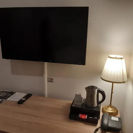 Garden Court 4*