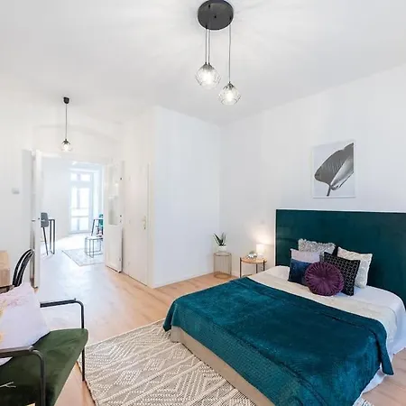 Sweet Cozy Close To Mala Strana Apartment