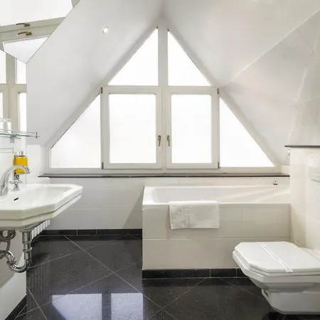 Black Star Hotel