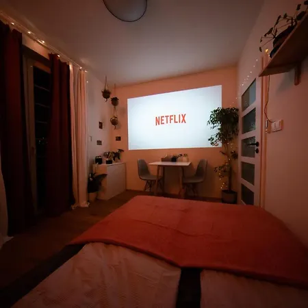 Apartmán Maly Utulny Byt S Balkonem A Projektorem