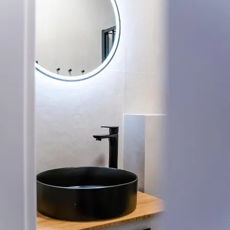 Apartmán Maly Utulny Byt S Balkonem A Projektorem *