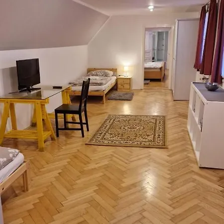 Old Town Apartment *