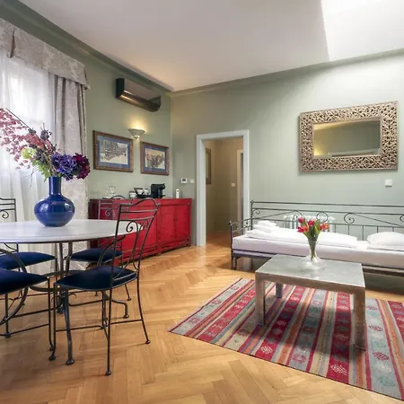 Hotel Black Star