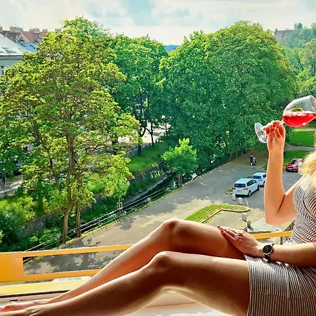 Double King Size Sunny In Castle Area Apartment Prague
