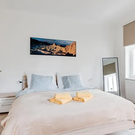 Modern, Bright And Spacious 아파트 *