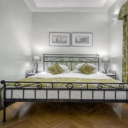 Black Star Hotel 4*