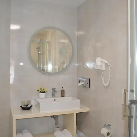 Hotel The Golden Wheel 4*