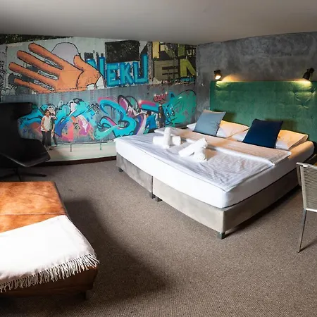 Bateau-hôtel Marina 2*