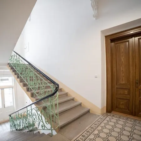 New Near Dancing House براغ