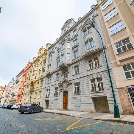 New Near Dancing House شقة براغ