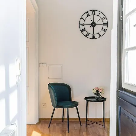 New Stylish 3 Bedrooms In Mala Strana - N2nd Daire *