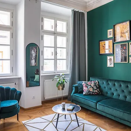 New Stylish 3 Bedrooms In Mala Strana - N2nd Daire *