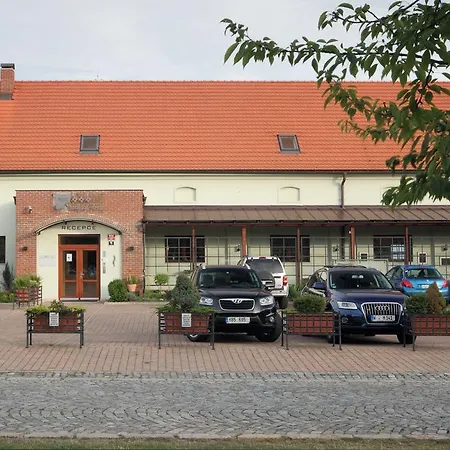 Chvalská Tvrz Hotel 3*