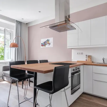 Days - Minimalist Flat - Trendy Karlin