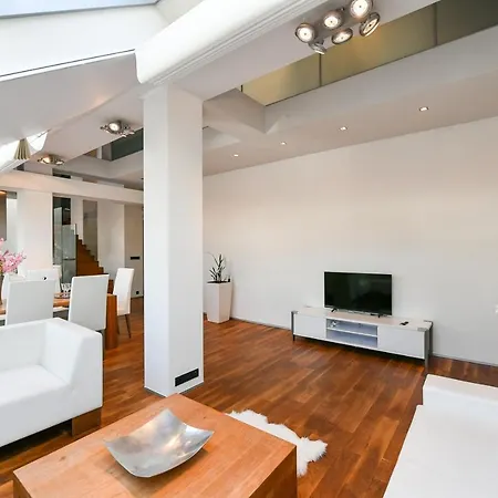 Luxury Penthouse With Sauna, Terrace, 250m2, 5bdrm, 3bthrm Apartment *