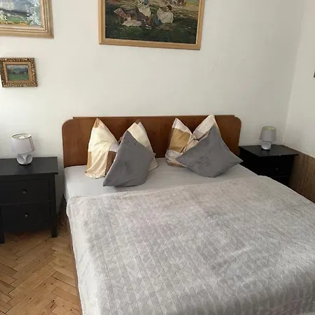 & Restaurant Tkalcovsky Dvur Apartment Prague