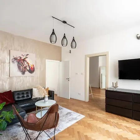2 Bedrooms Near Wenceslas Sq * Πράγα