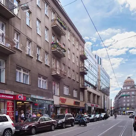2 Bedrooms Near Wenceslas Sq Διαμέρισμα