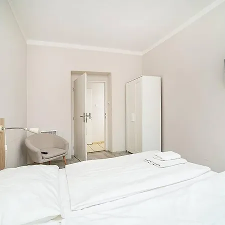 Bright 2 Bed With Big Terrace By Tram * Praag