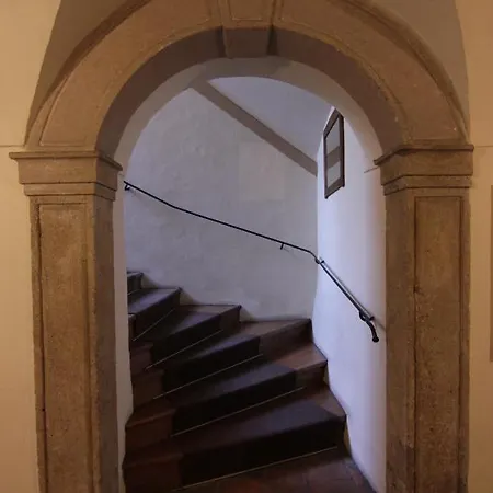 Mala Strana 1 *